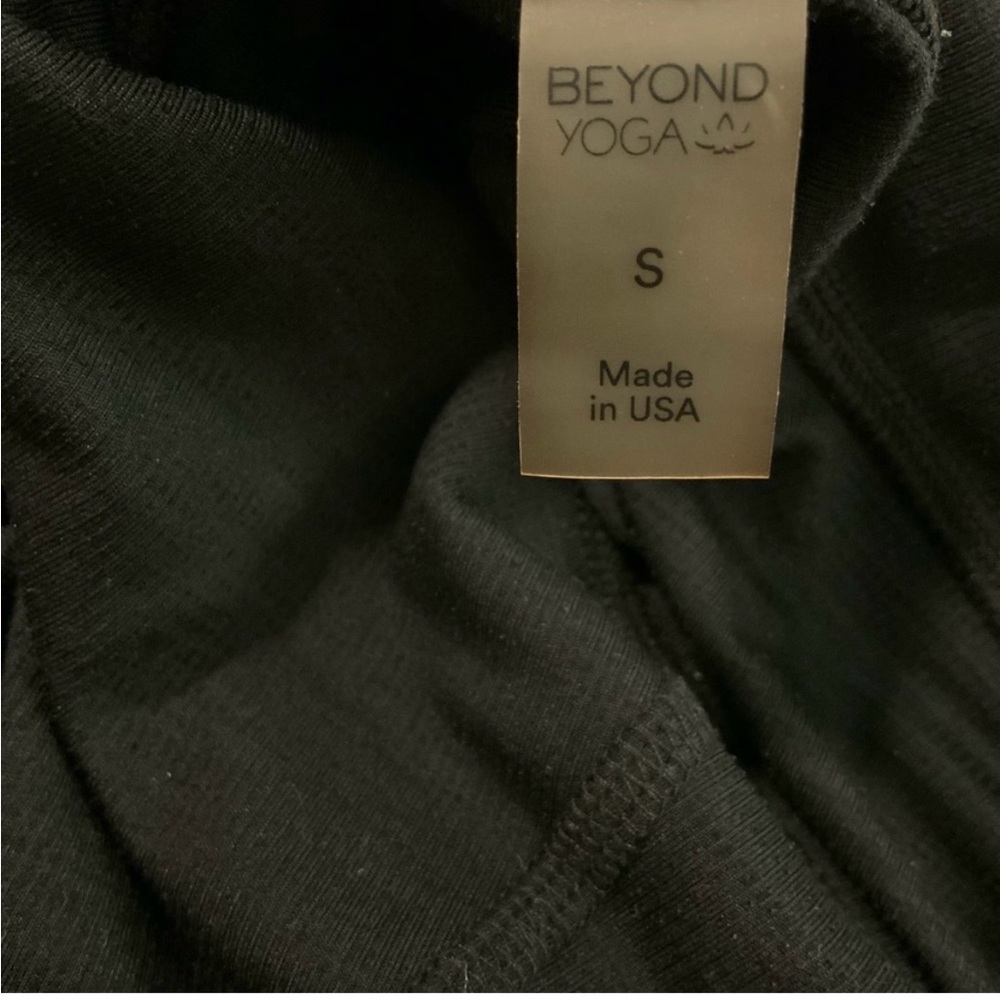 Beyond Yoga Black Rib Caught in the Midi High Waist Leggings Small